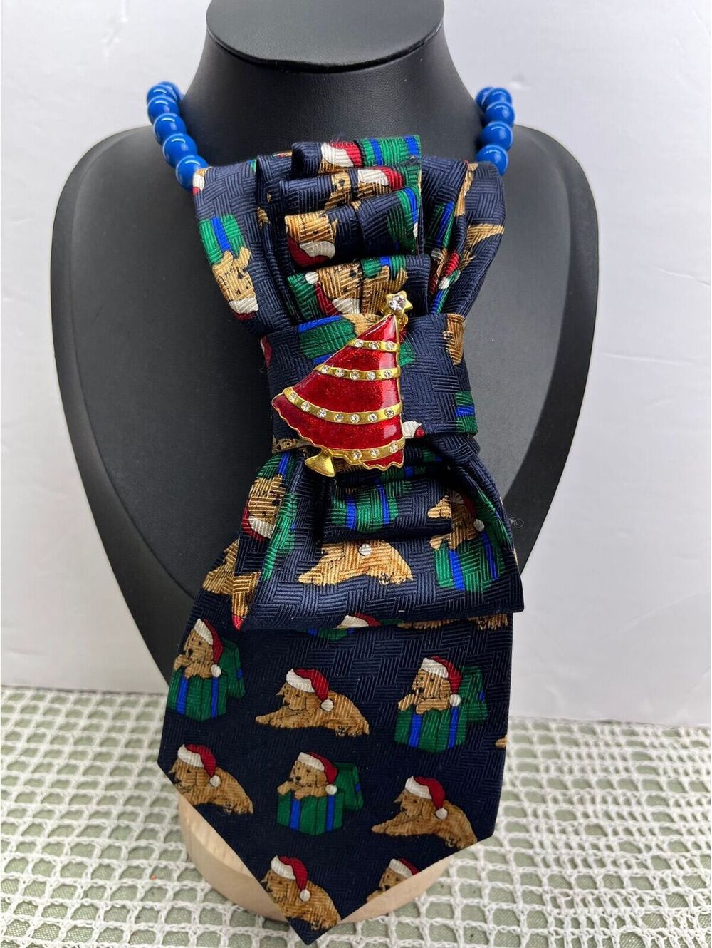 #525 Neck Tie Necklace Christmas Dog Theme Vintage Tree Brooch